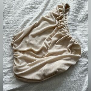 One shoulder crop top